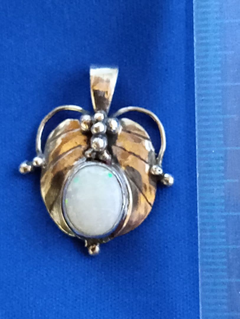 2CTのオパールシルバーペンダント