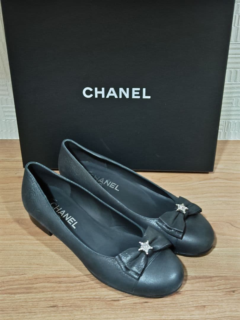 新品！　美品！CHANEL グレー フラットシューズ　38 C