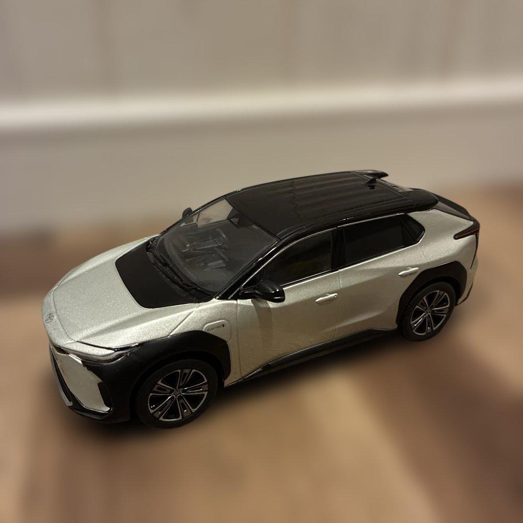 最終値下げ　bz4x カラーサンプル　10台