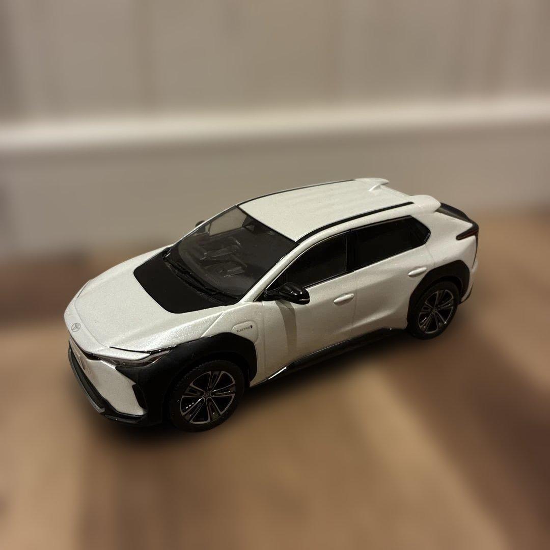 最終値下げ　bz4x カラーサンプル　10台