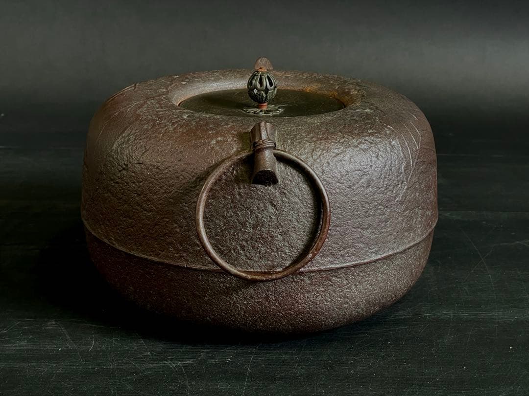 割引‼️「母」 柏釜 釜師 政光 釜鐶 共箱 黄布 炉釜 茶道具 （109あ）