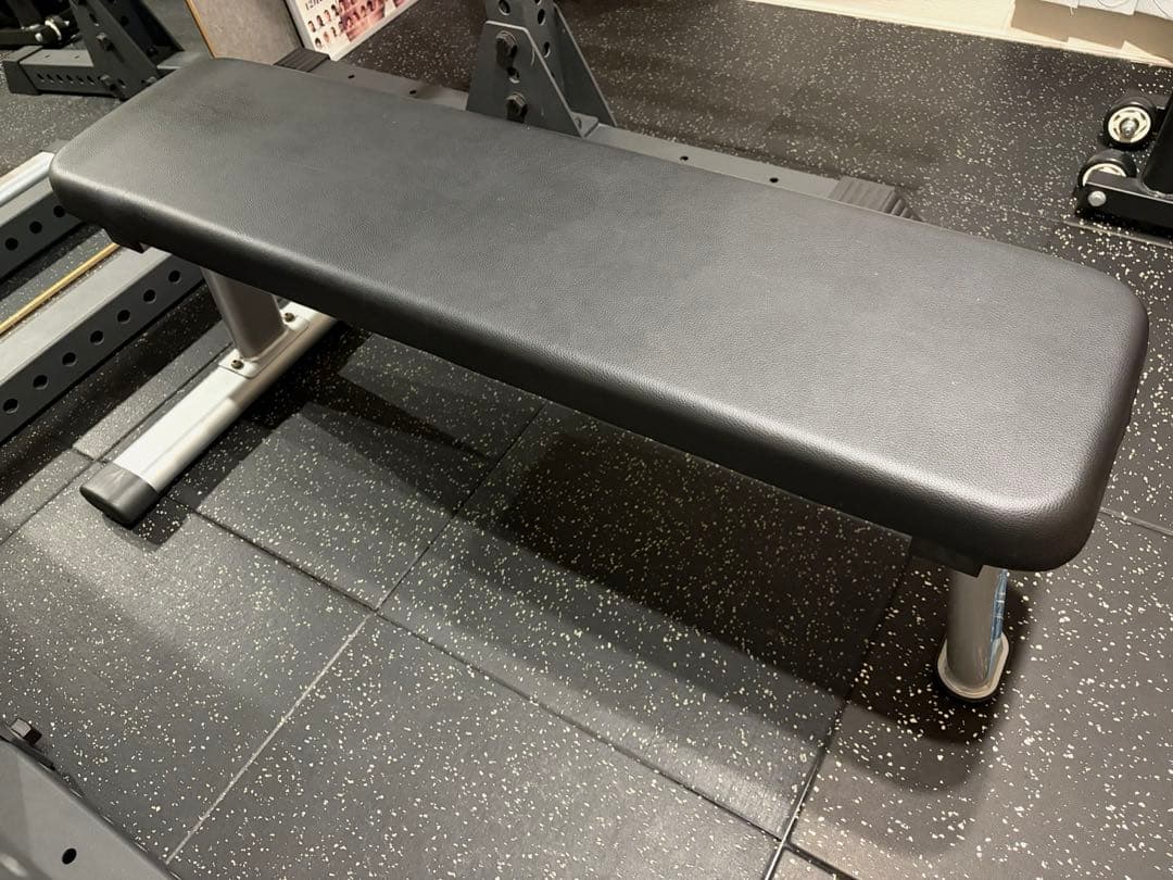 【直接引渡し可】フラットベンチ トレーニングベンチ ベンチプレス 黒