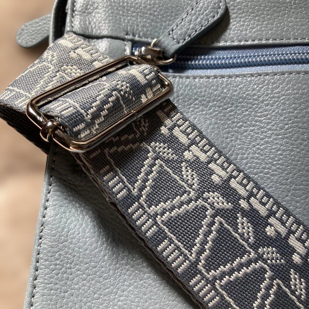 イアパピヨネワイドテープレザー ショルダーバッグ