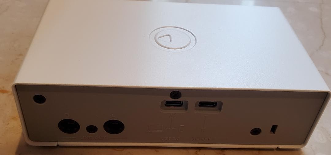 IXO12 オーディオインターフェイス