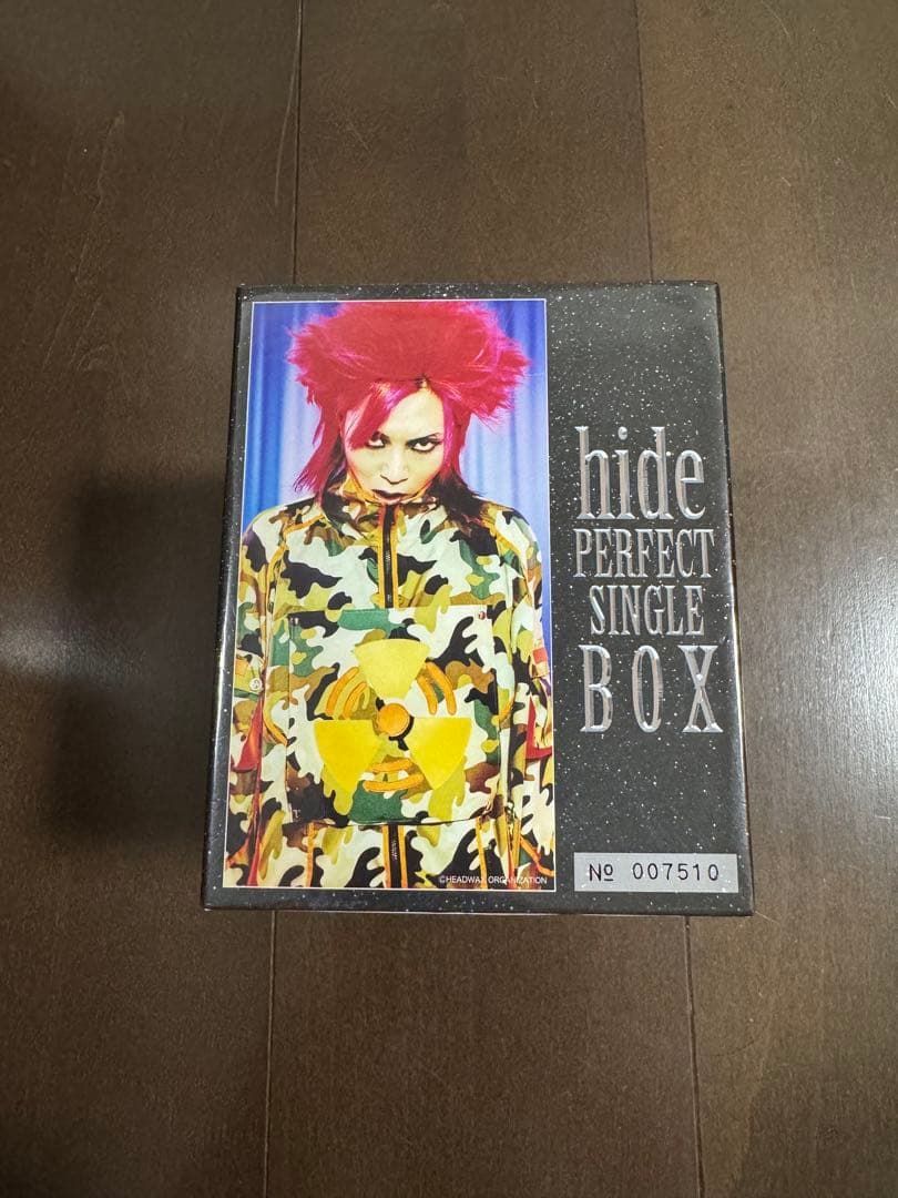 hide PERFECT SINGLE BOX CD DVD ギター型ピンバッジ