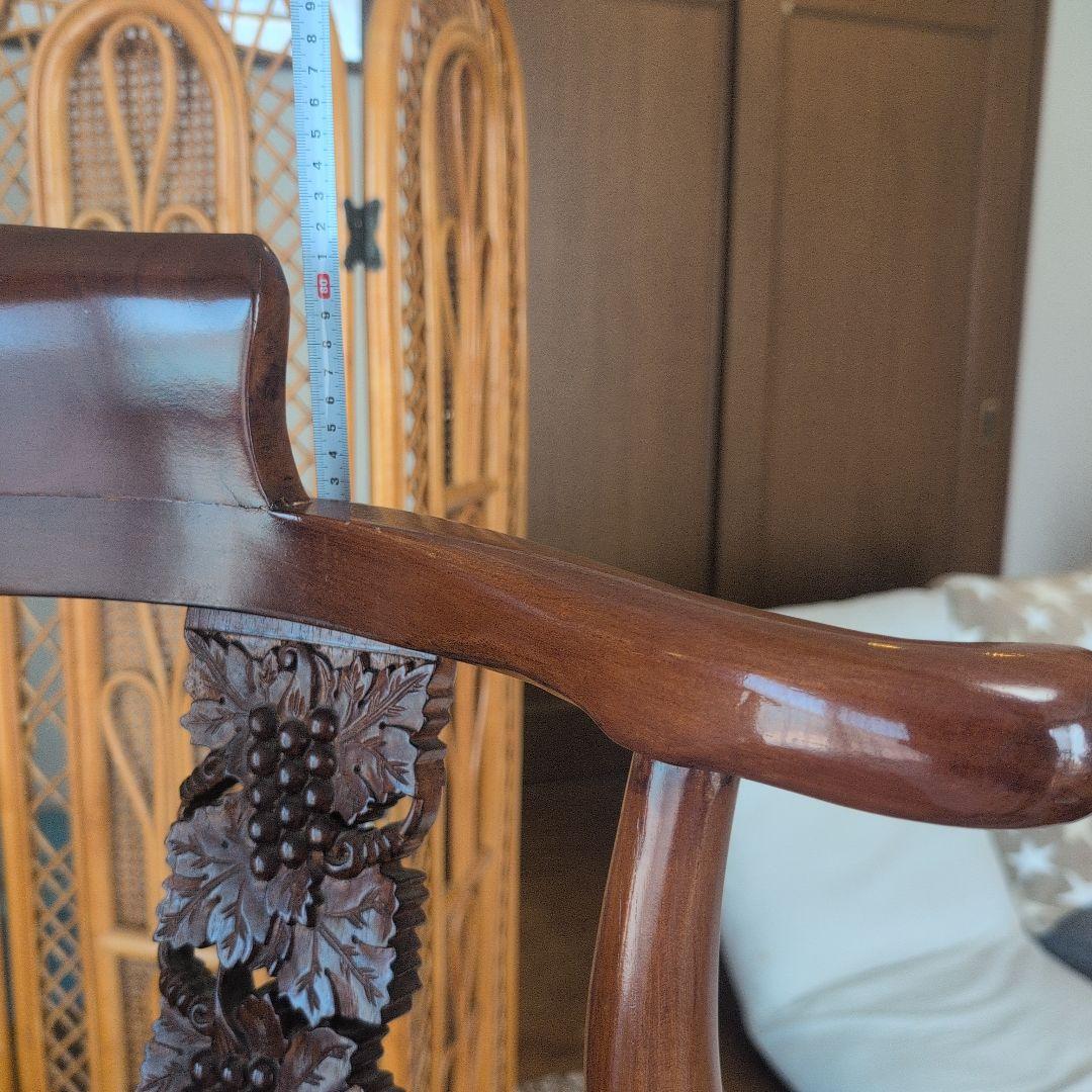 木製楕円形テーブルと6脚の椅子.引き出し棚