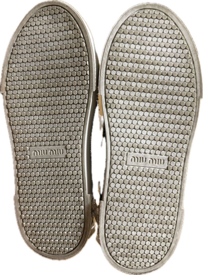 miumiu グリッターシルバースニーカー ストーン装飾付き