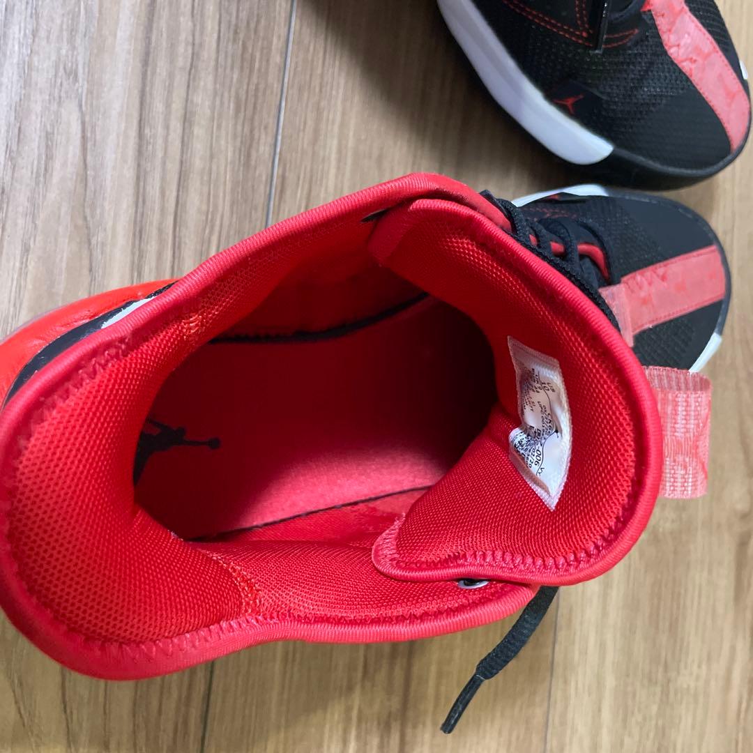 バスケットボールシューズ 黒/赤ジョーダン