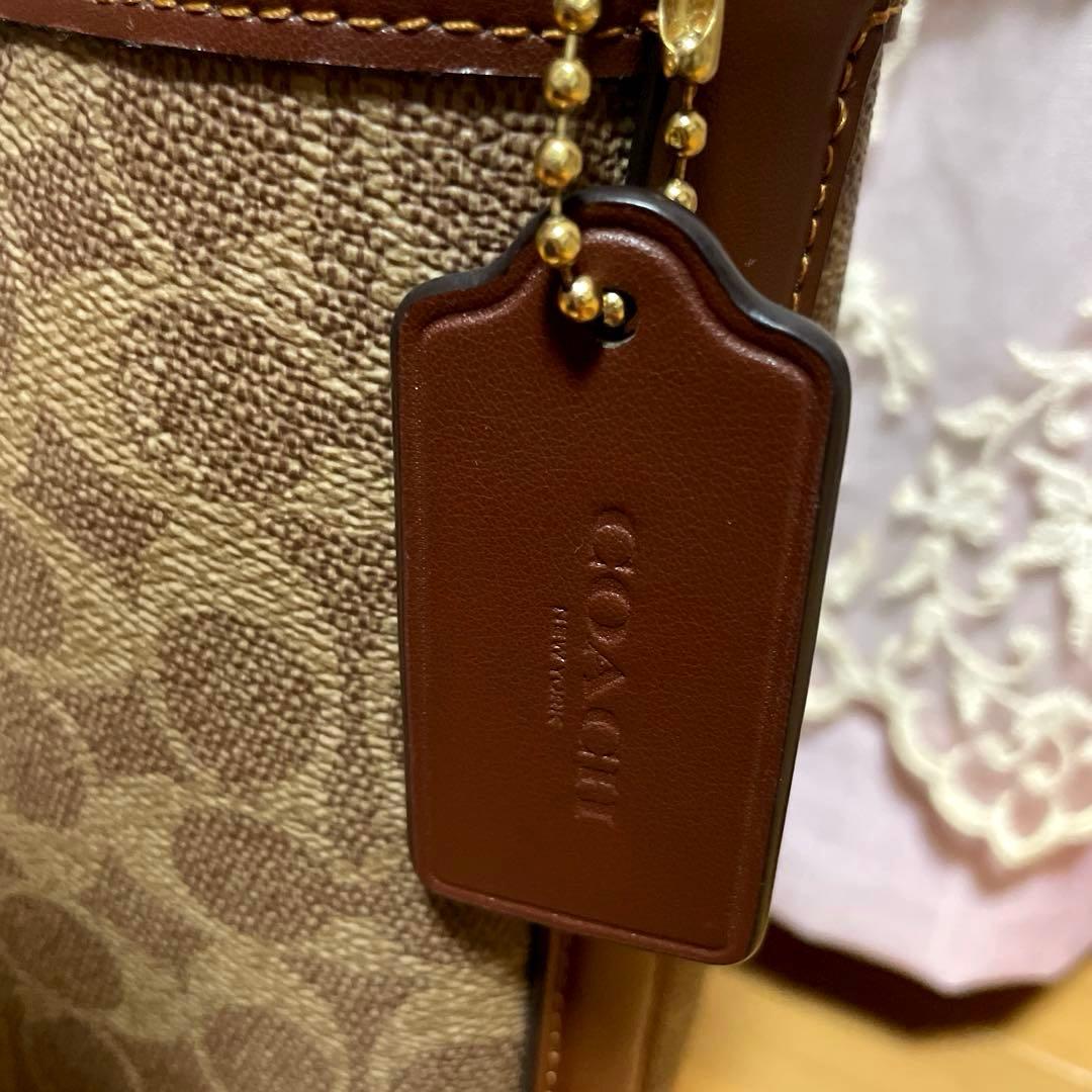 コーチ　シティラージバケットバッグ　シグネクチャーキャンパス