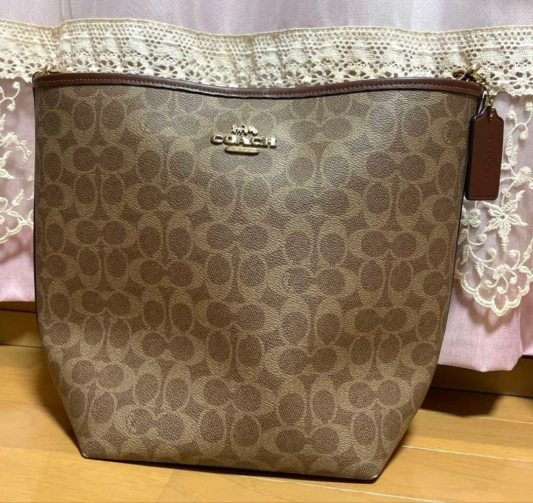 コーチ　シティラージバケットバッグ　シグネクチャーキャンパス