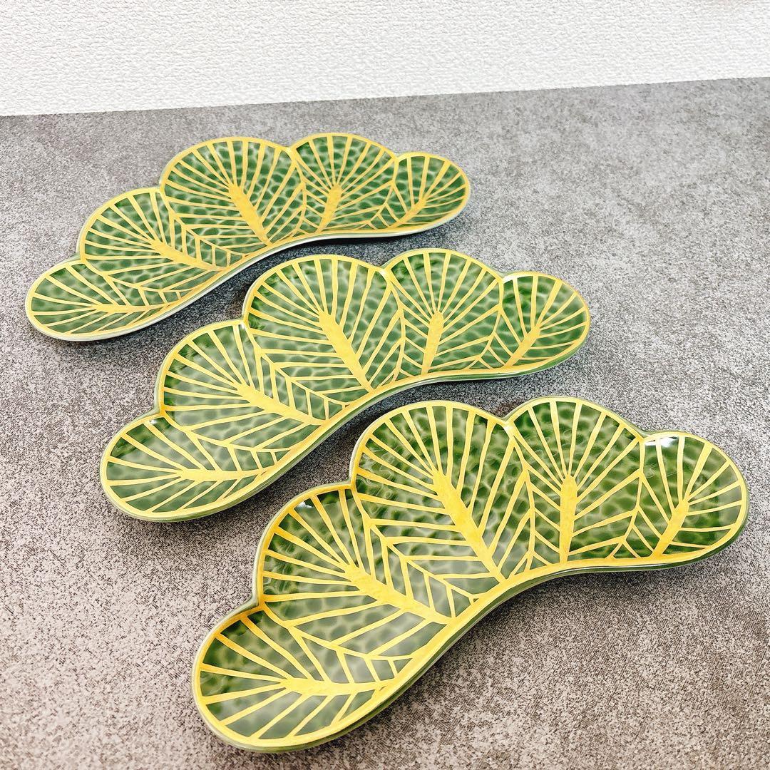 かんリピーター様価格　有田焼　幸楽窯　錦金松葉形前菜皿　茶緑金　3点セット