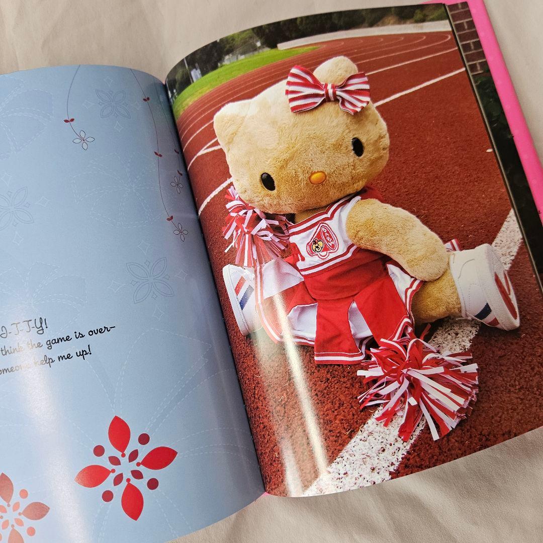 Hello Kitty through the seasons キティ写真集