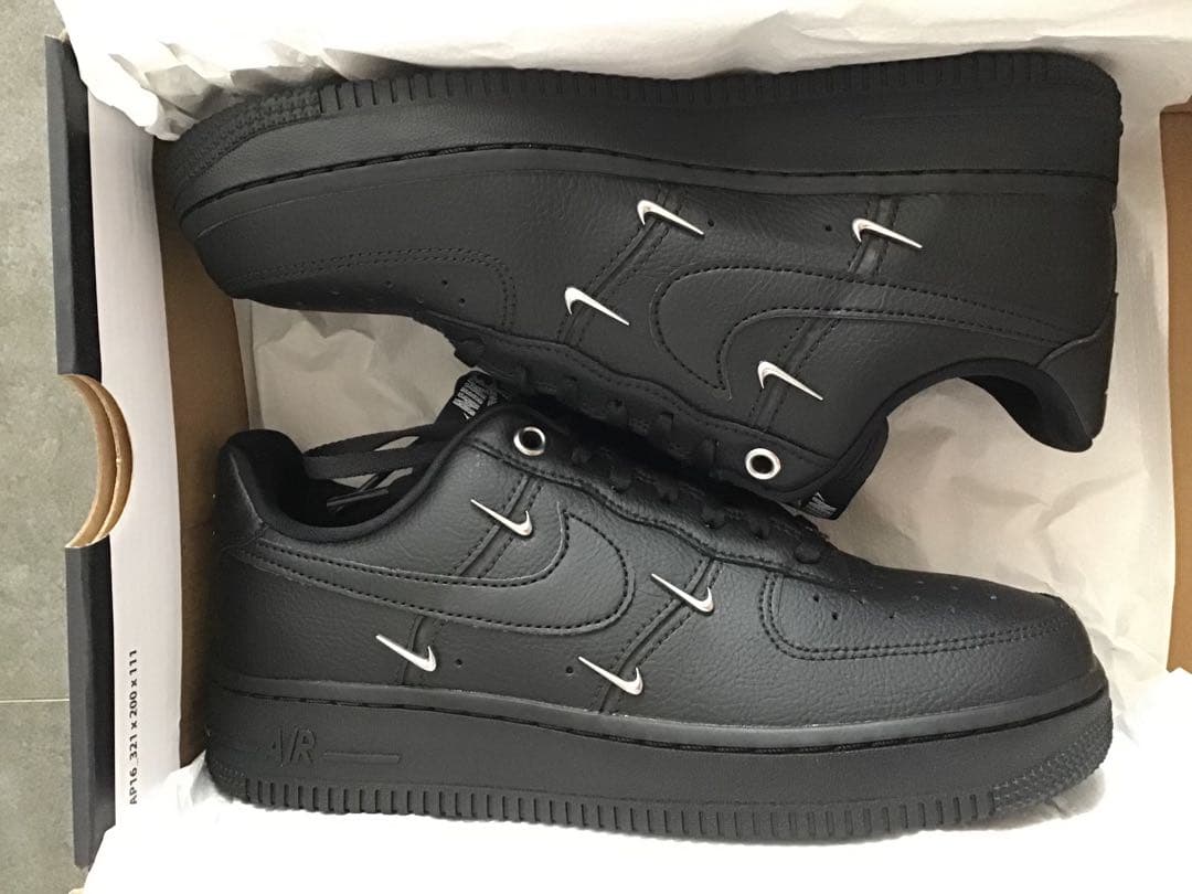 靴 Nike Air Force 1 Black l swoosh 24cm