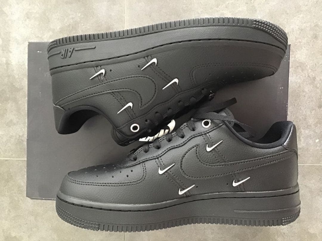 靴 Nike Air Force 1 Black l swoosh 24cm