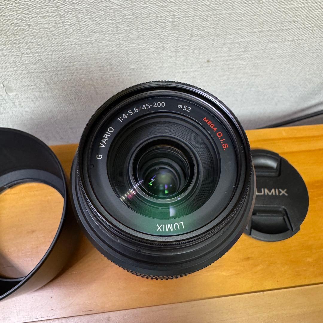 LUMIX 45-200mm f4〜5.6ズームレンズ