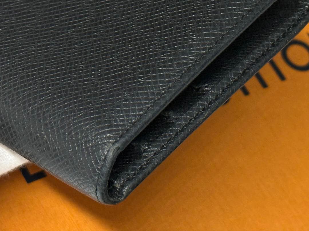 良品！ルイヴィトン　タイガ　小銭入れ付き二つ折り財布　アルドワーズ　黒系