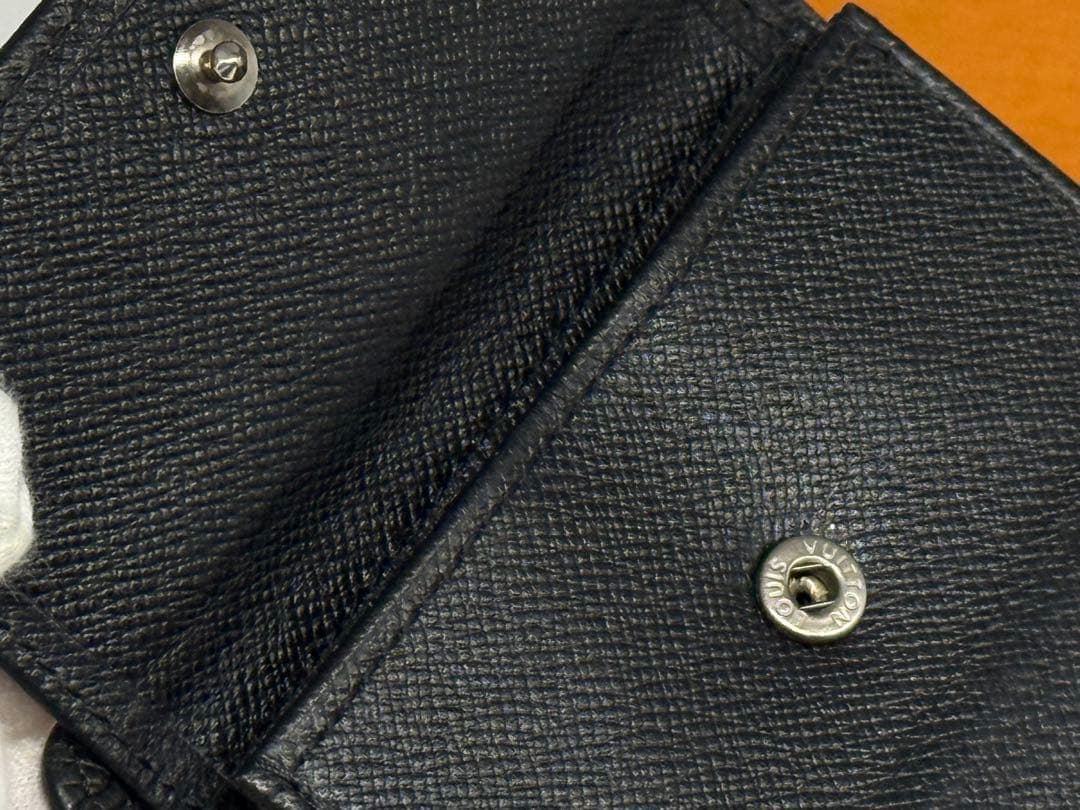 良品！ルイヴィトン　タイガ　小銭入れ付き二つ折り財布　アルドワーズ　黒系