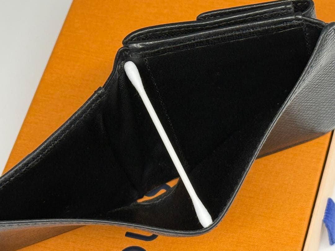 良品！ルイヴィトン　タイガ　小銭入れ付き二つ折り財布　アルドワーズ　黒系