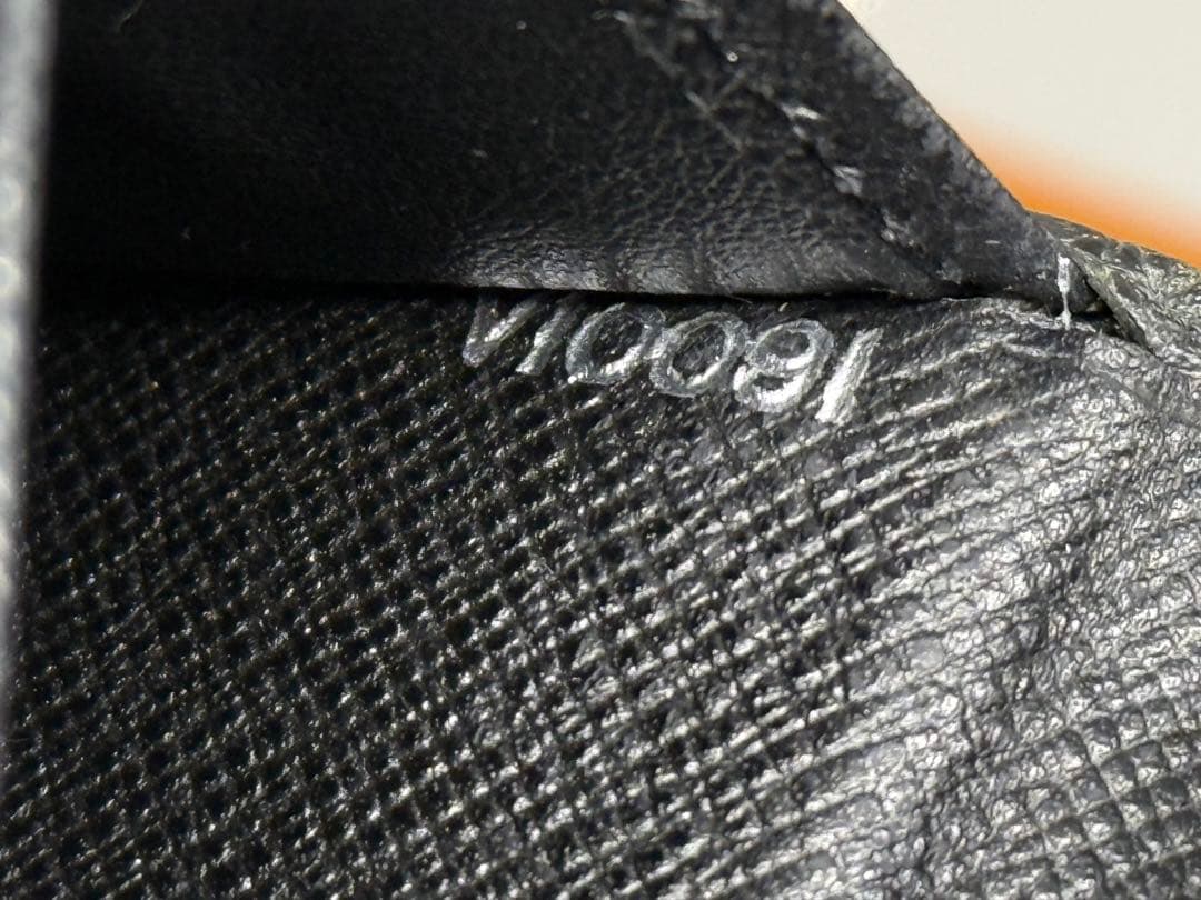 良品！ルイヴィトン　タイガ　小銭入れ付き二つ折り財布　アルドワーズ　黒系