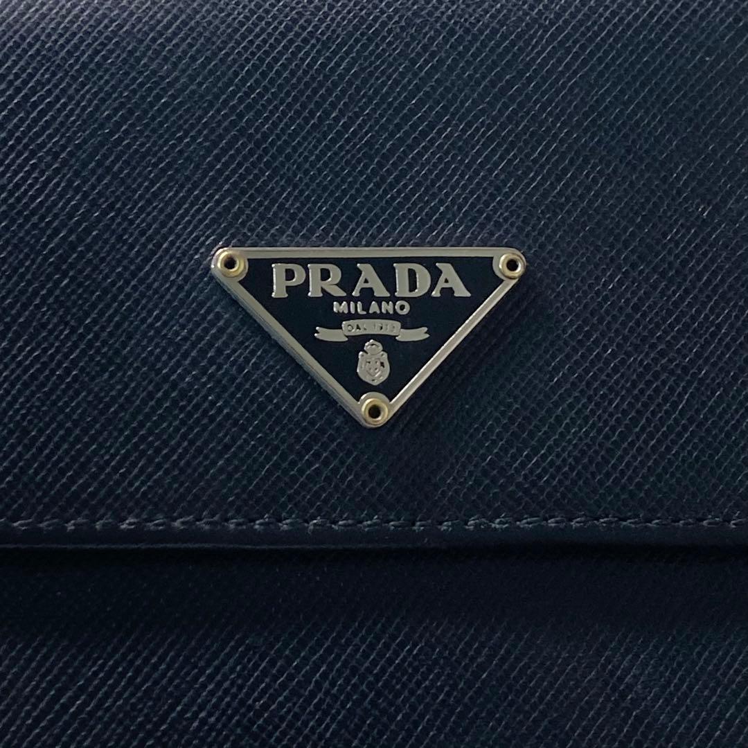 早い者勝ち　美品　PRADA プラダ　二つ折り　折りたたみ　フラップ　三角ロゴ