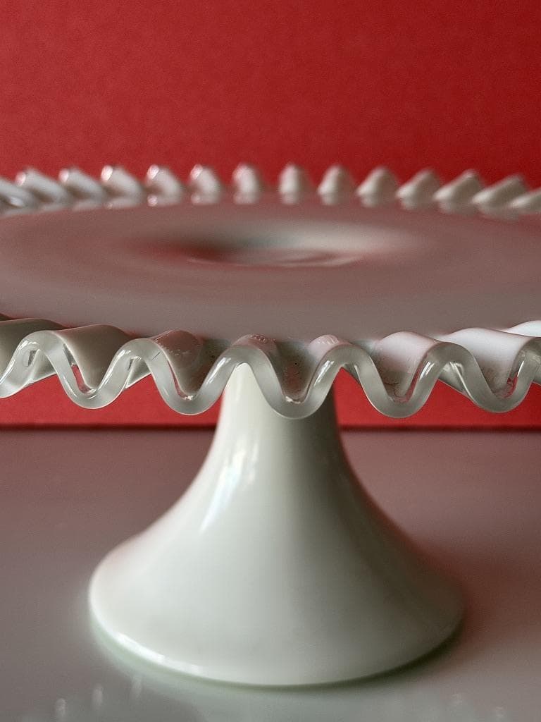 フェントン　ケーキスタンド　シルバークレスト　ミルクガラス　ペデスタル