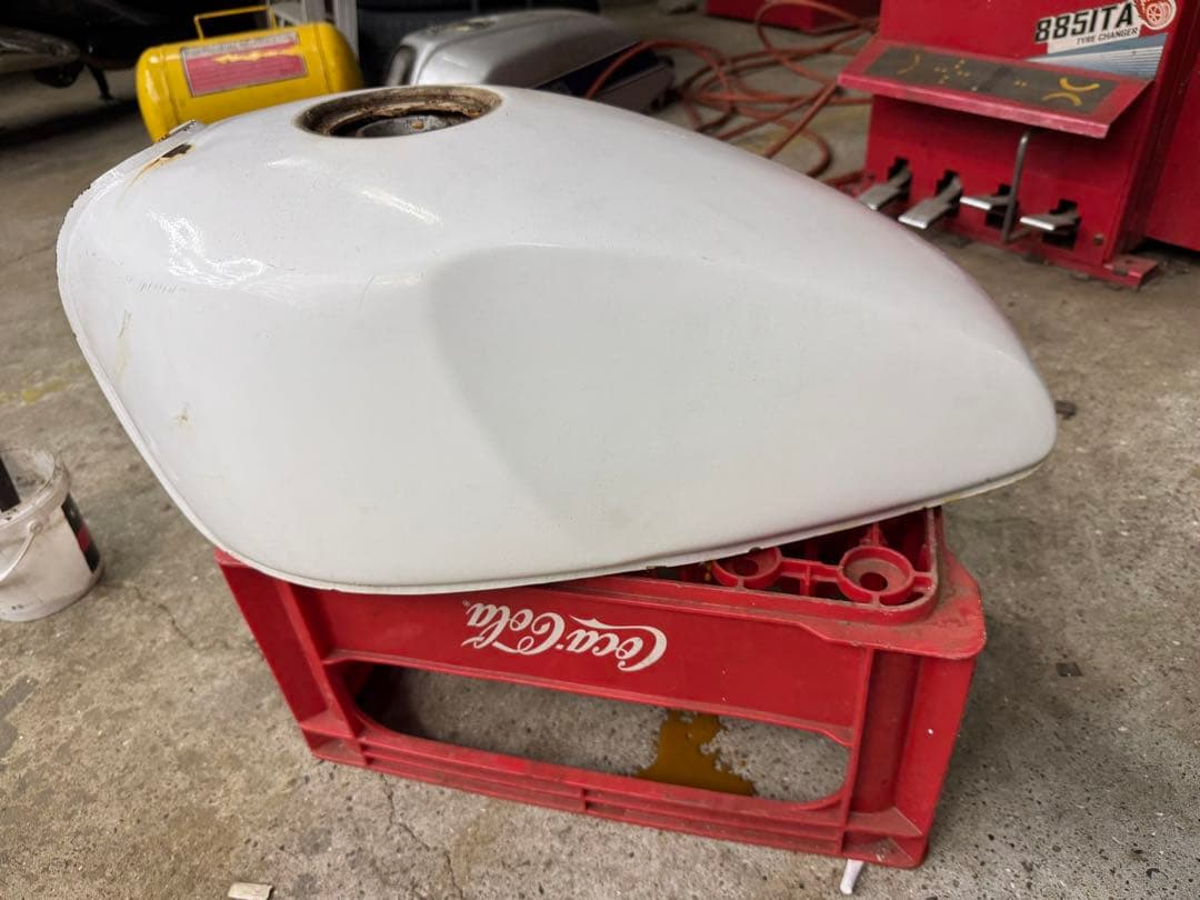 ゼファー400 外装セット！タンク錆薄！テールランプ付き