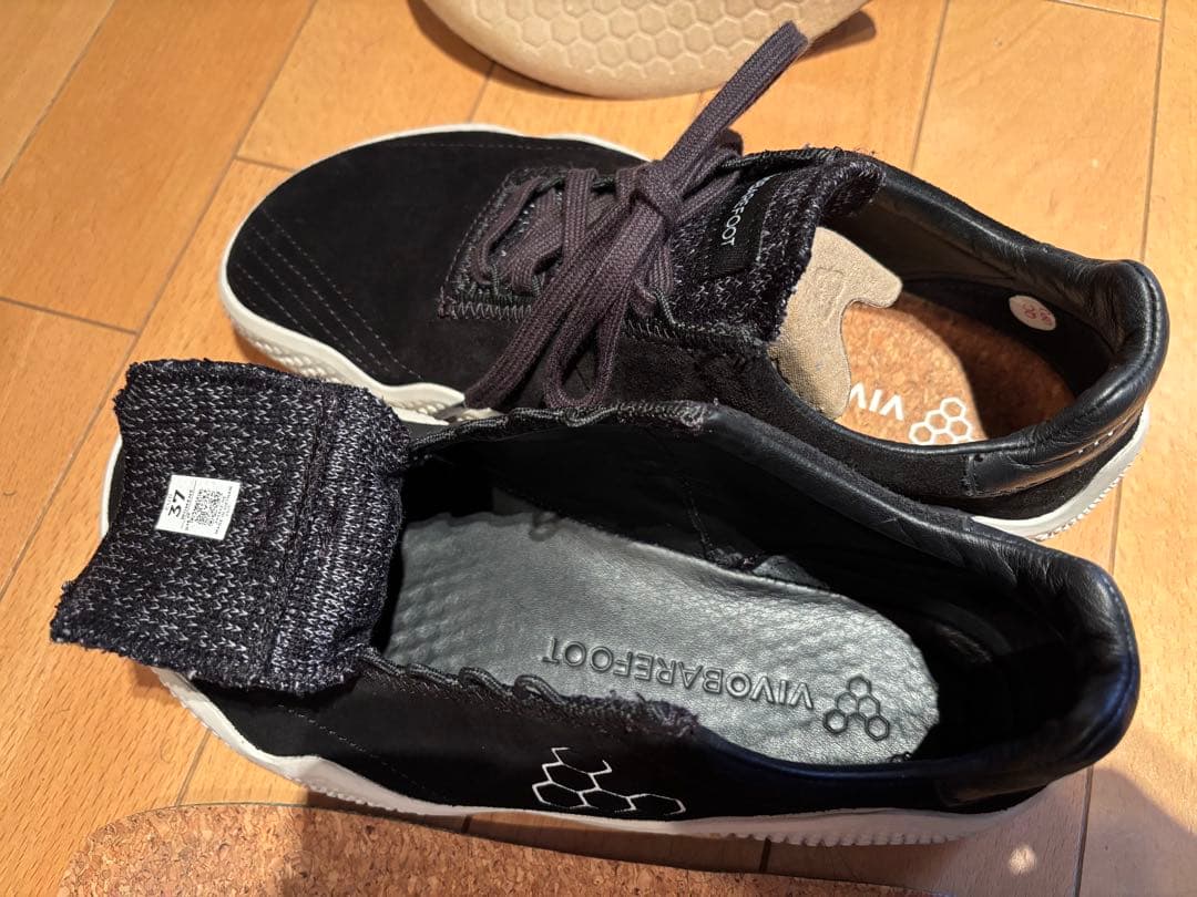 VIVOBAREFOOT ブラック スニーカー