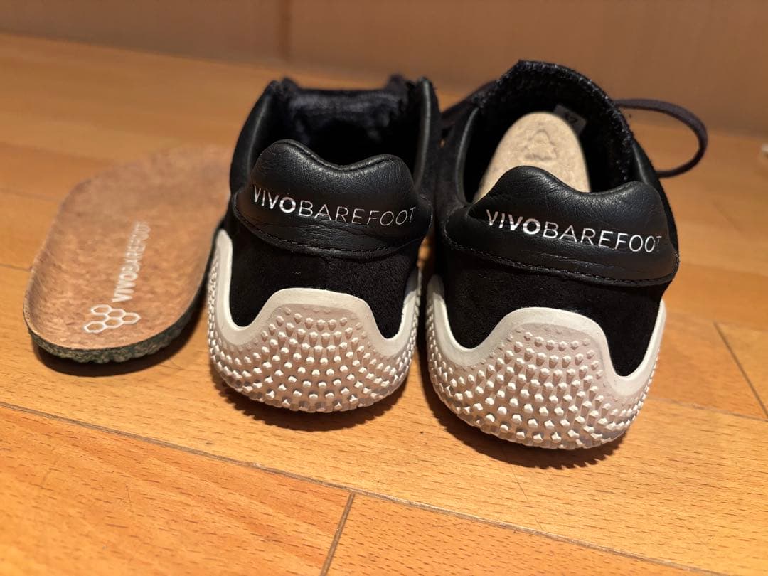 VIVOBAREFOOT ブラック スニーカー