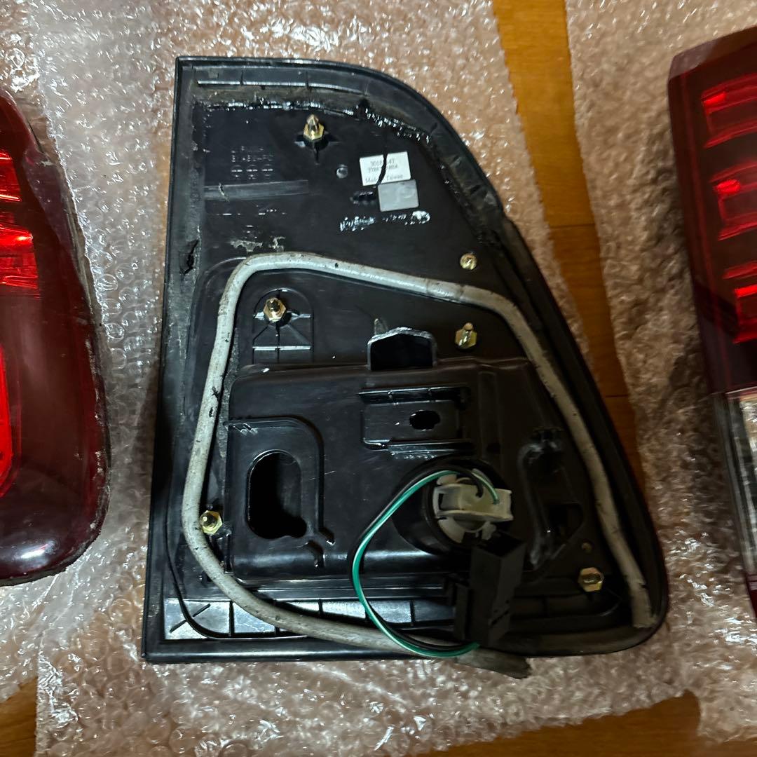 ランドクルーザー100 イーグルアイ　テールランプ