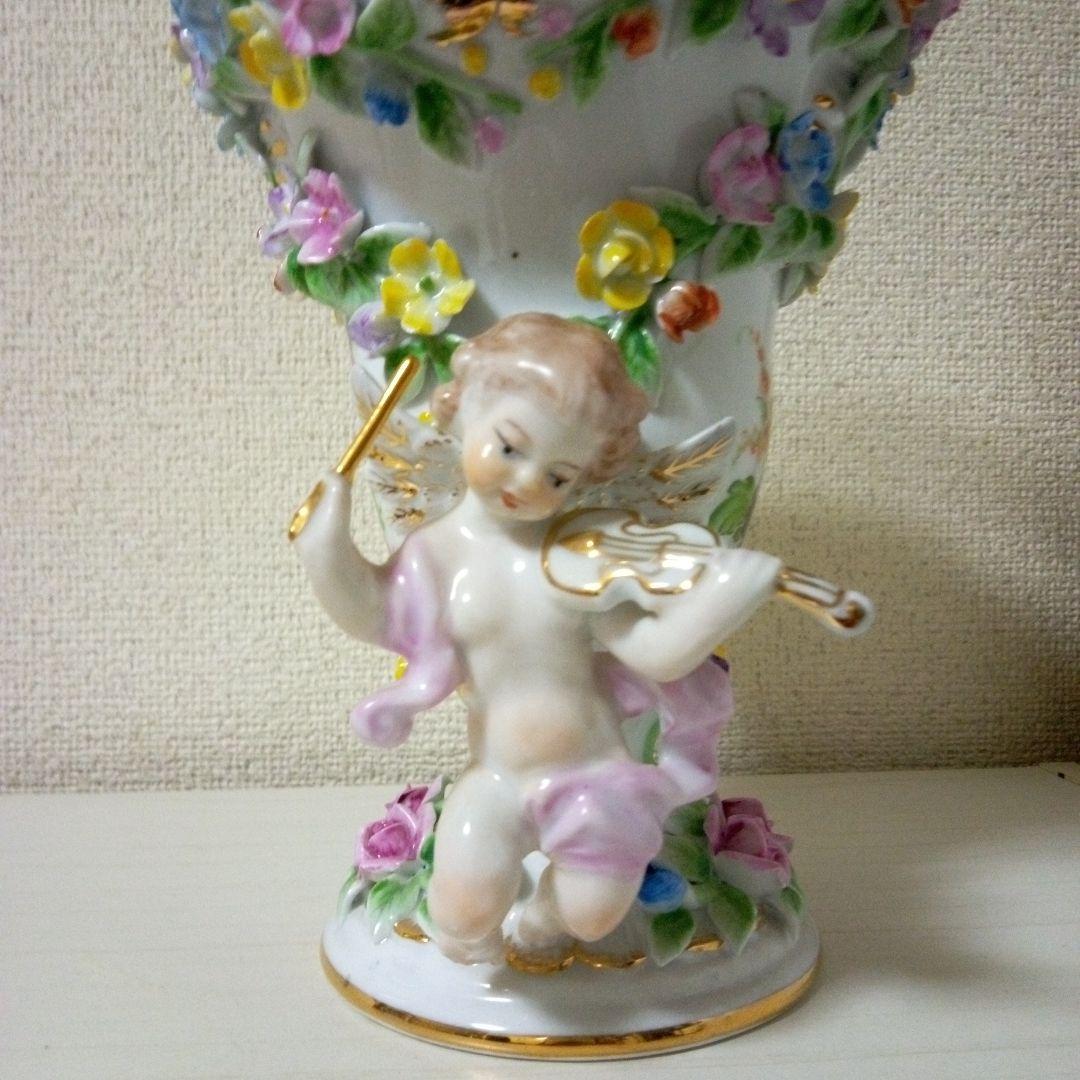 花瓶　陶器　フラワーベース　天使、花立体モチーフ