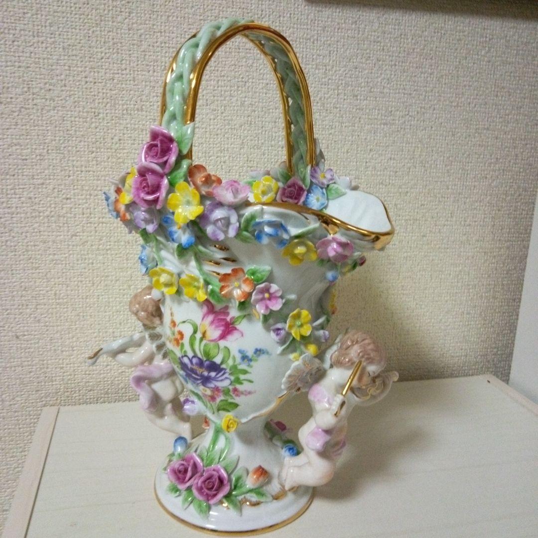 花瓶　陶器　フラワーベース　天使、花立体モチーフ