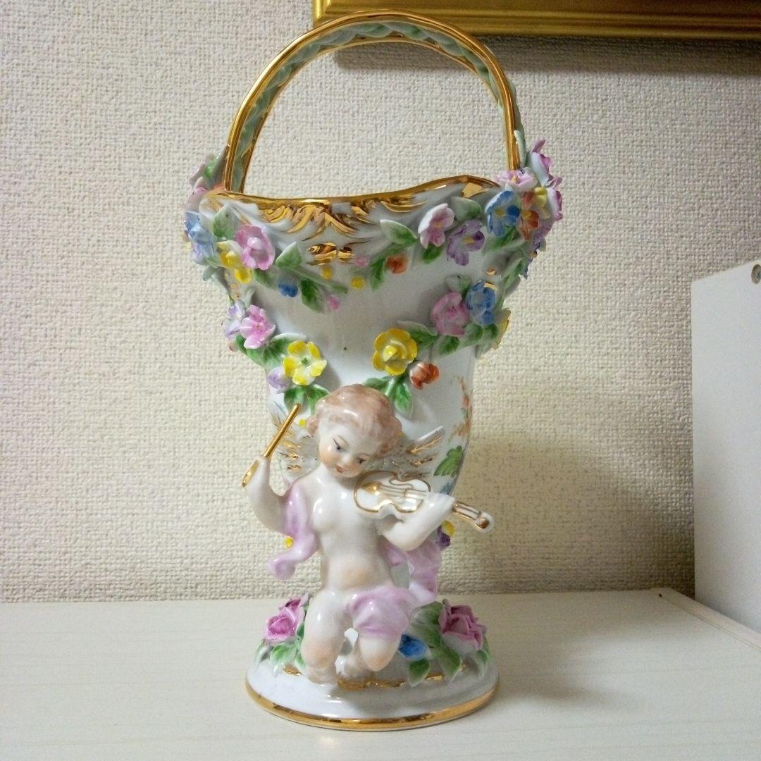 花瓶　陶器　フラワーベース　天使、花立体モチーフ