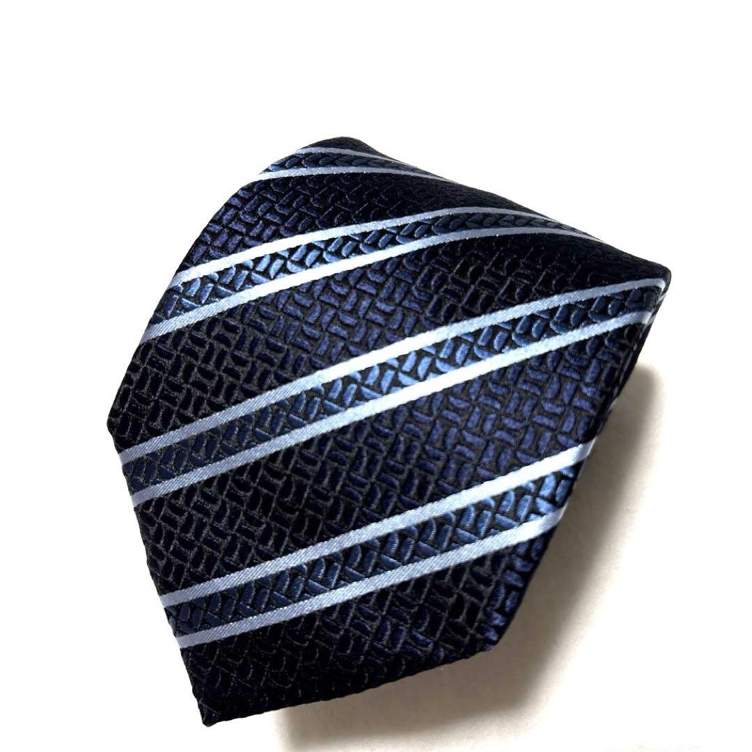 新品　エルメネジルドゼニア　ネクタイ　ネイビー　ストライプ　光沢　肉厚　箱なし