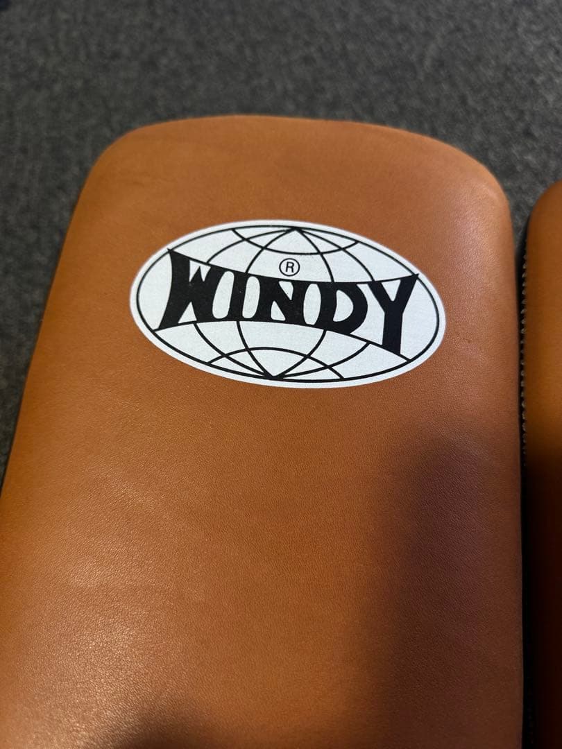 【極美品】 WINDY キックミット KP-6 キックボクシング ムエタイ