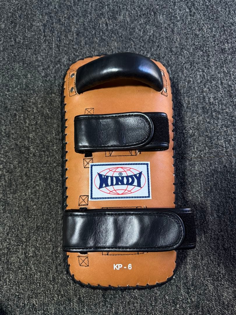 【極美品】 WINDY キックミット KP-6 キックボクシング ムエタイ
