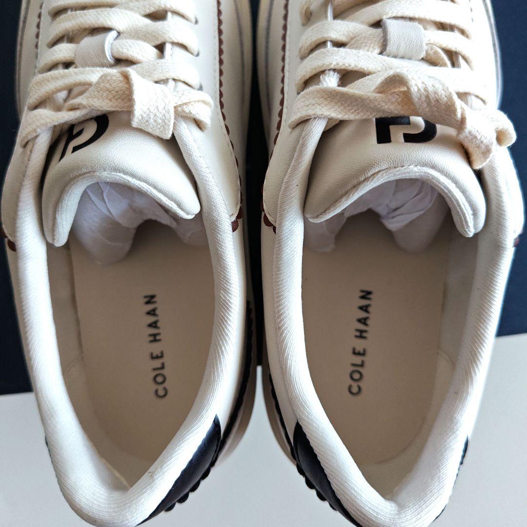 COLE HAAN/コールハーンレディーススニーカー 25㌢クリーム　新品未使用
