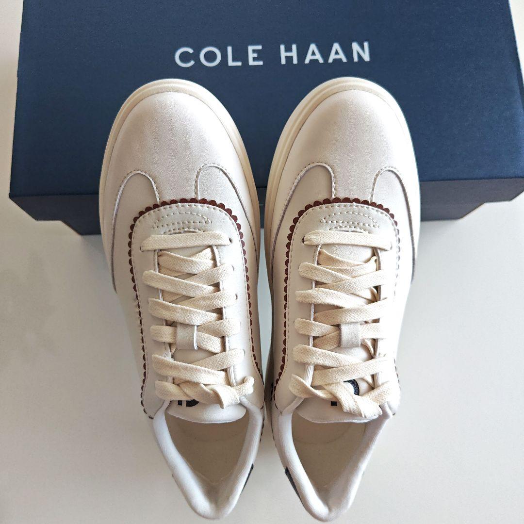 COLE HAAN/コールハーンレディーススニーカー 25㌢クリーム　新品未使用