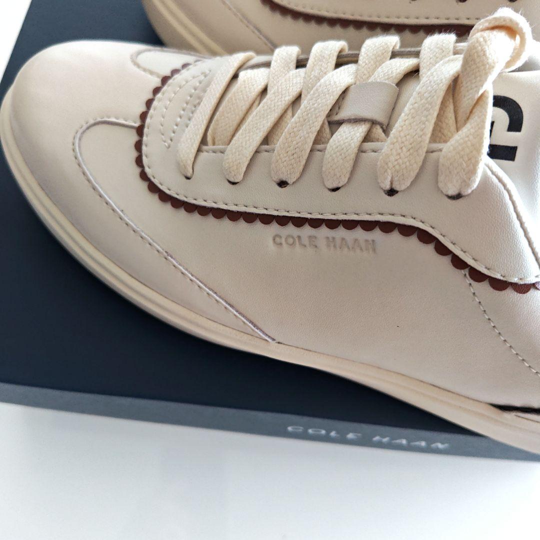 COLE HAAN/コールハーンレディーススニーカー 25㌢クリーム　新品未使用