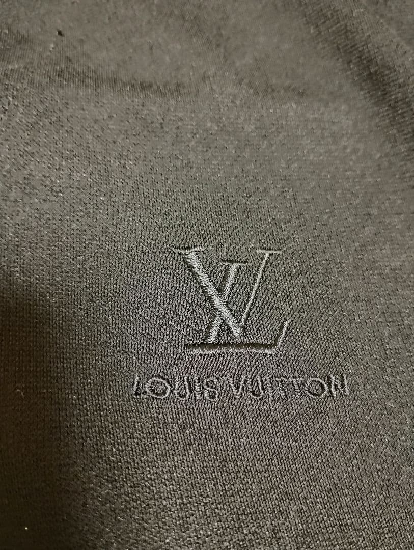 LOUISVUITTON　ルイヴィトン 長袖 カットソー ロゴ刺繍 レザーベルト