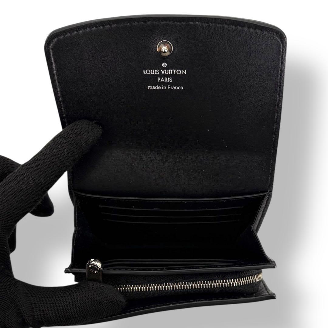 ルイヴィトン モノグラム マヒナ ポルトフォイユイリスコンパクト 二つ折り財布