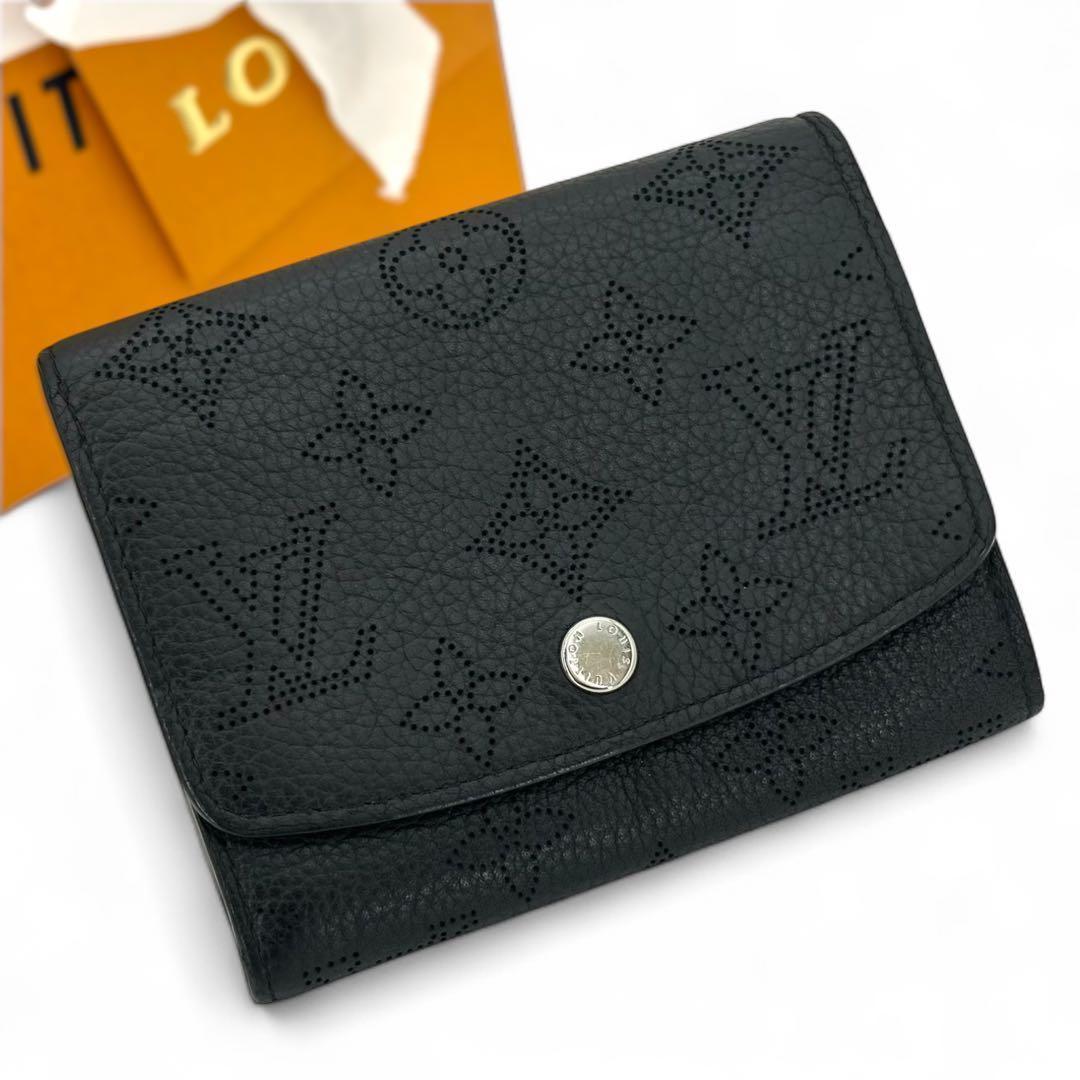 ルイヴィトン モノグラム マヒナ ポルトフォイユイリスコンパクト 二つ折り財布