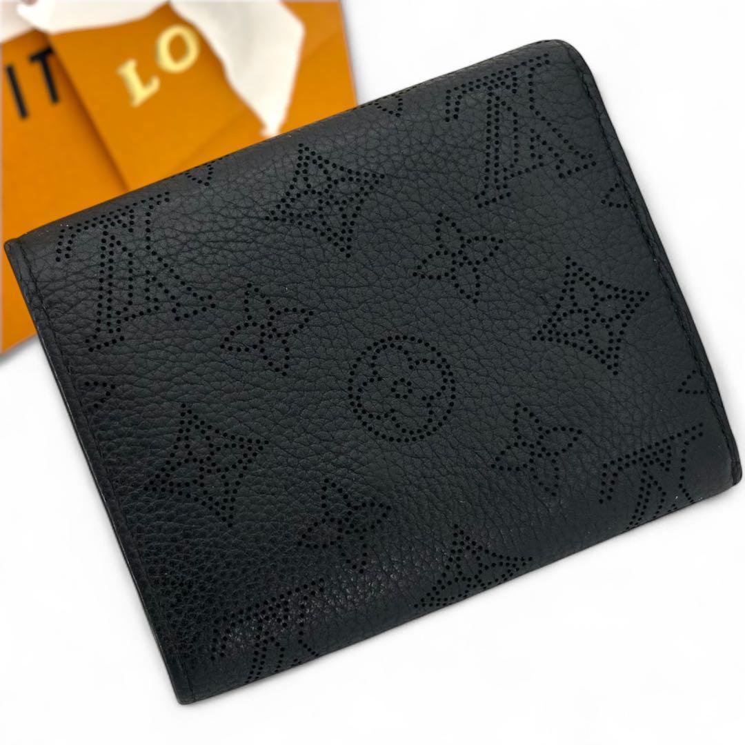 ルイヴィトン モノグラム マヒナ ポルトフォイユイリスコンパクト 二つ折り財布