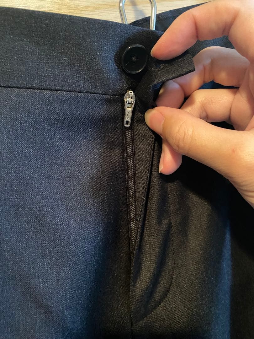 美品★HugoBoss/ダークグレースラックス