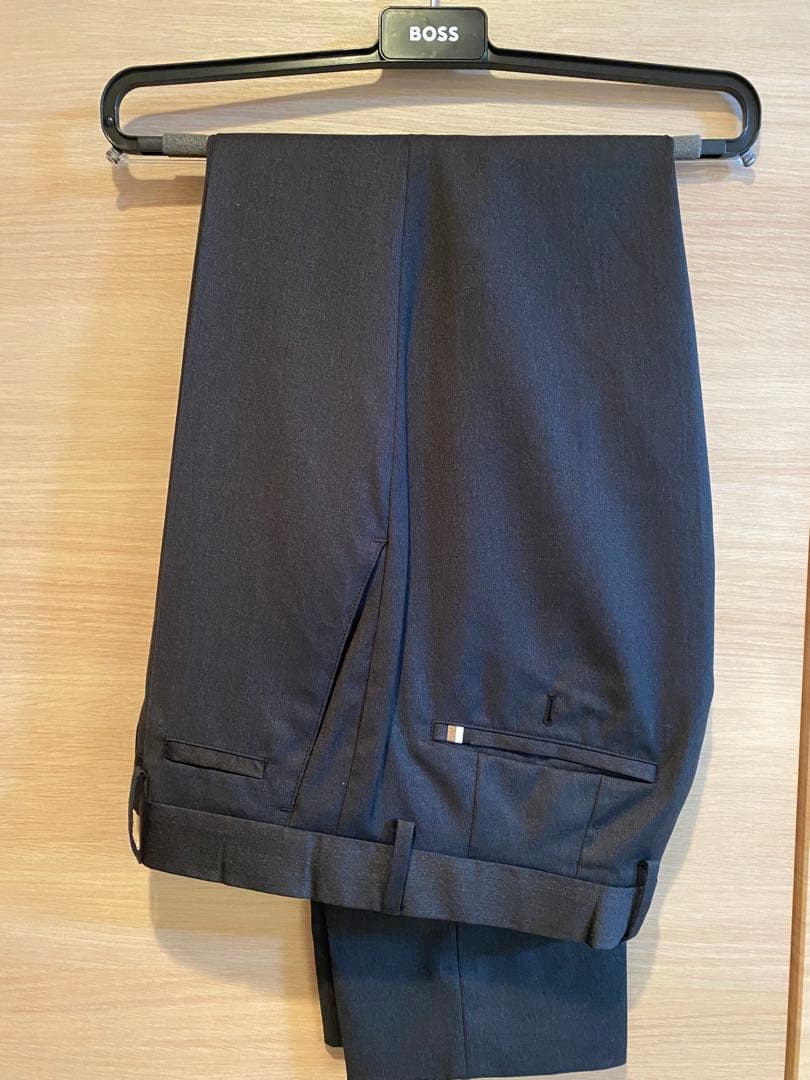 美品★HugoBoss/ダークグレースラックス