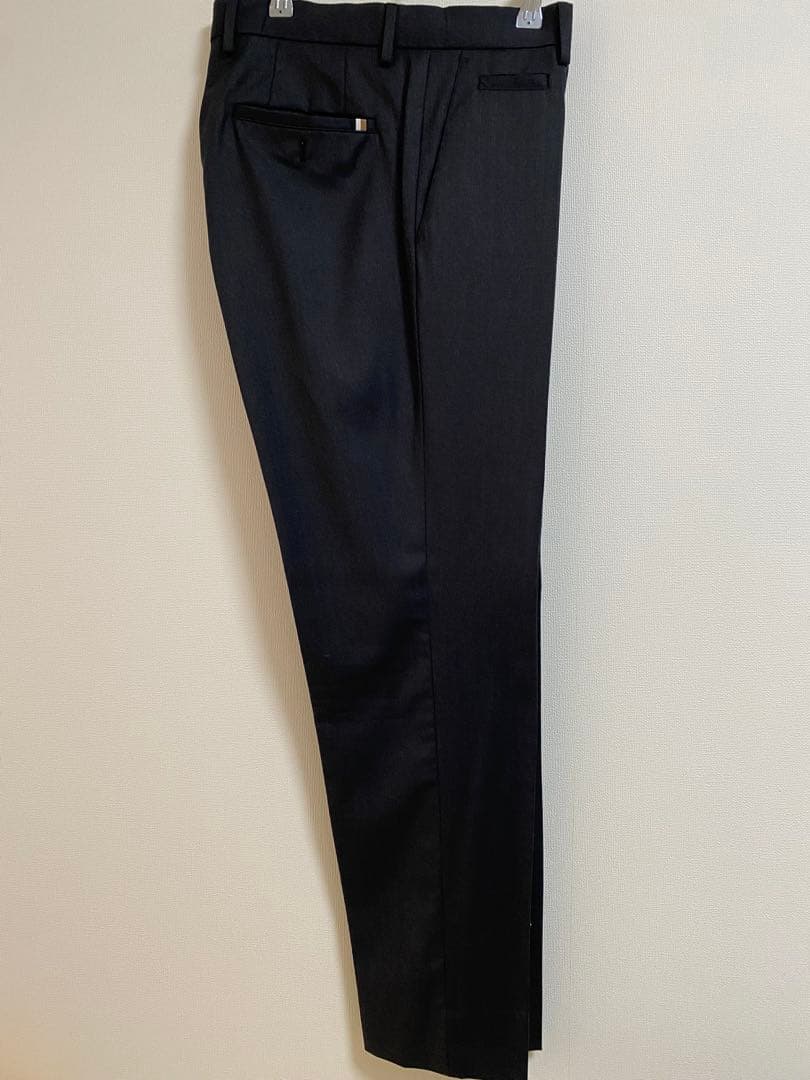 美品★HugoBoss/ダークグレースラックス