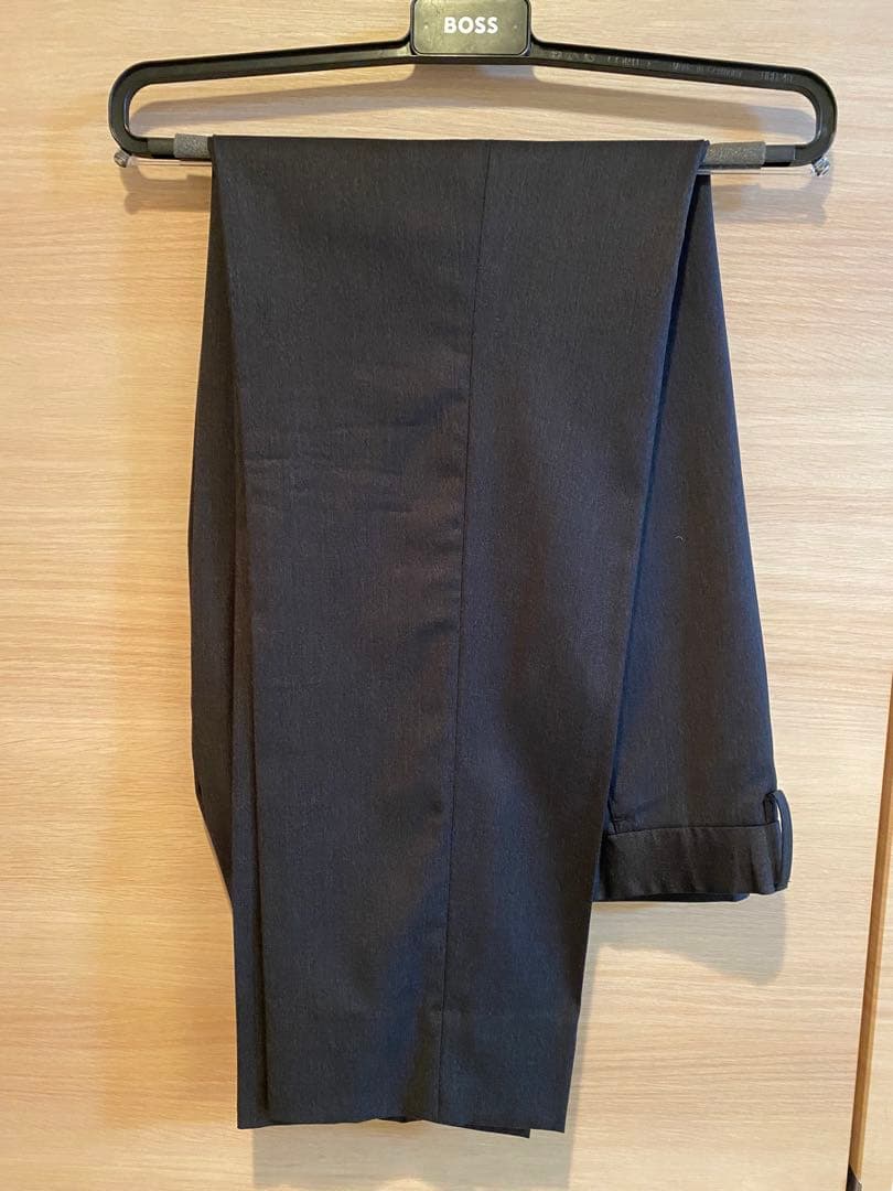 美品★HugoBoss/ダークグレースラックス