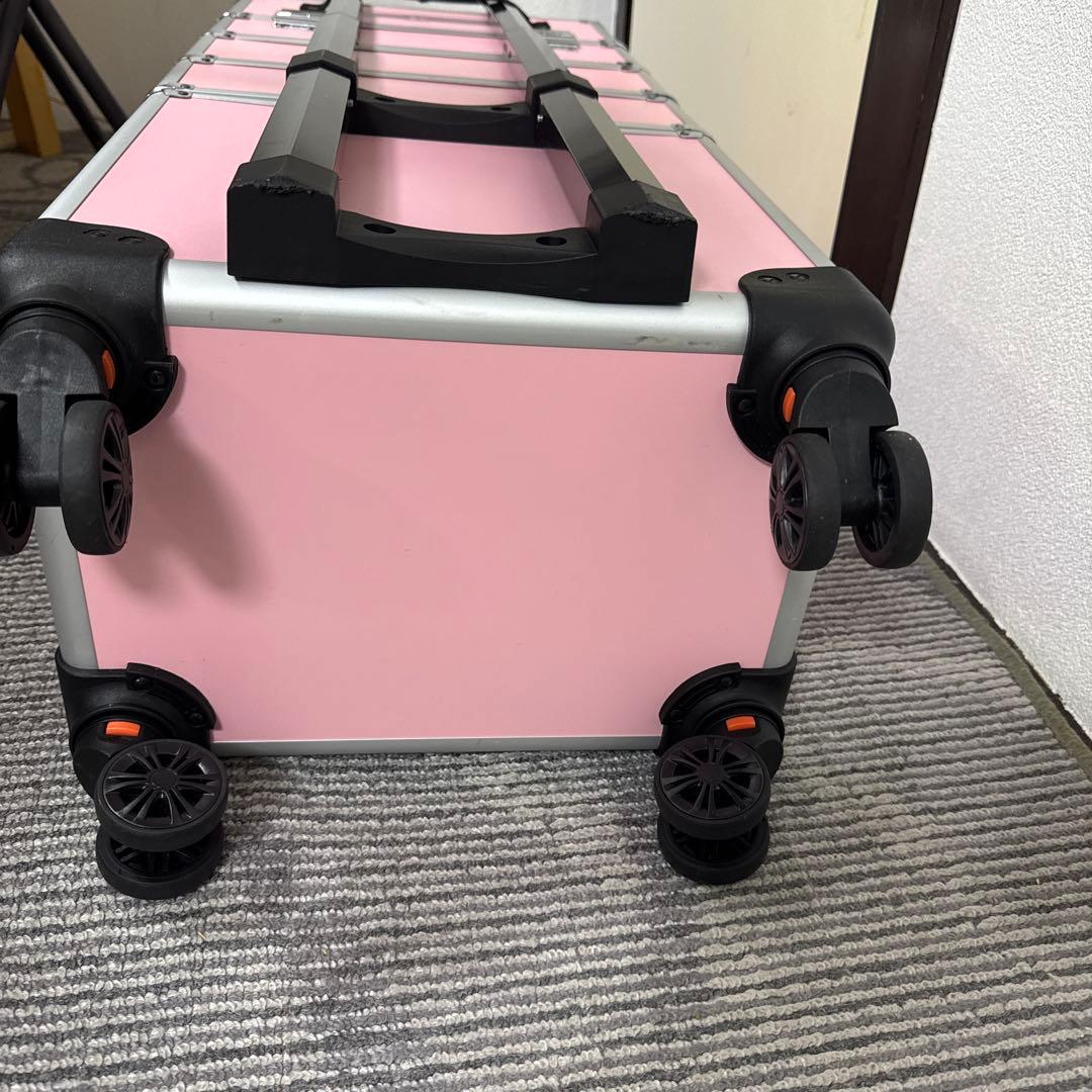 ネイル、メイク、キャスター付きケース