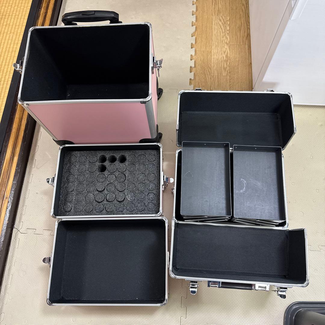 ネイル、メイク、キャスター付きケース