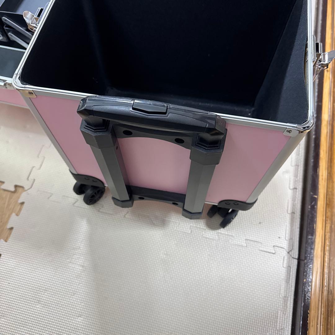 ネイル、メイク、キャスター付きケース