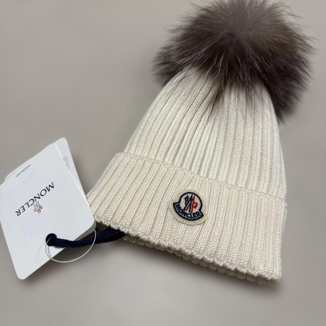 新品　未使用　モンクレール　ニット帽　帽子　ファー　フォックス　白
